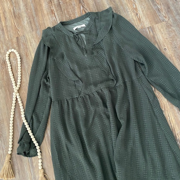 LOFT Ruffle Dress - Picture 3 of 4